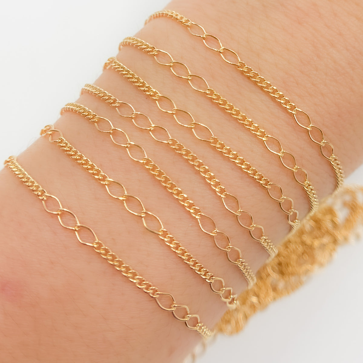 V240GF. 14k Gold Filled 3 Links Long and Curb Chain in Between