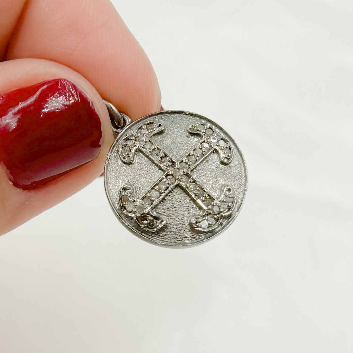 DC881. Diamond Sterling Silver Round Cross Pendant