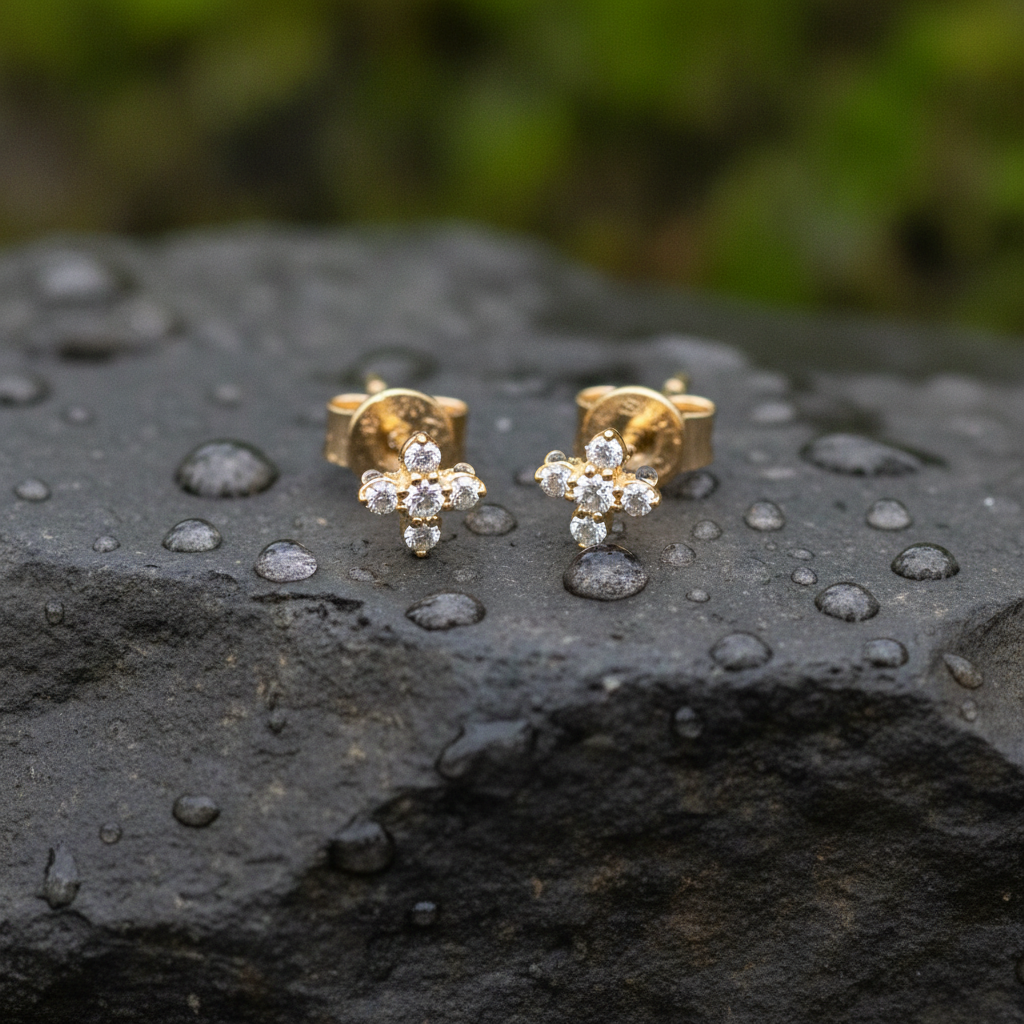 ER413630Y. 14k Solid Gold Diamond Flower Stud Earrings