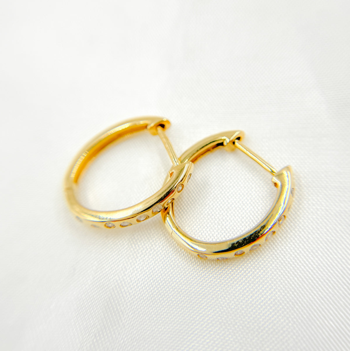 EHC56536. 14K Solid Gold Diamond Oval Hoops