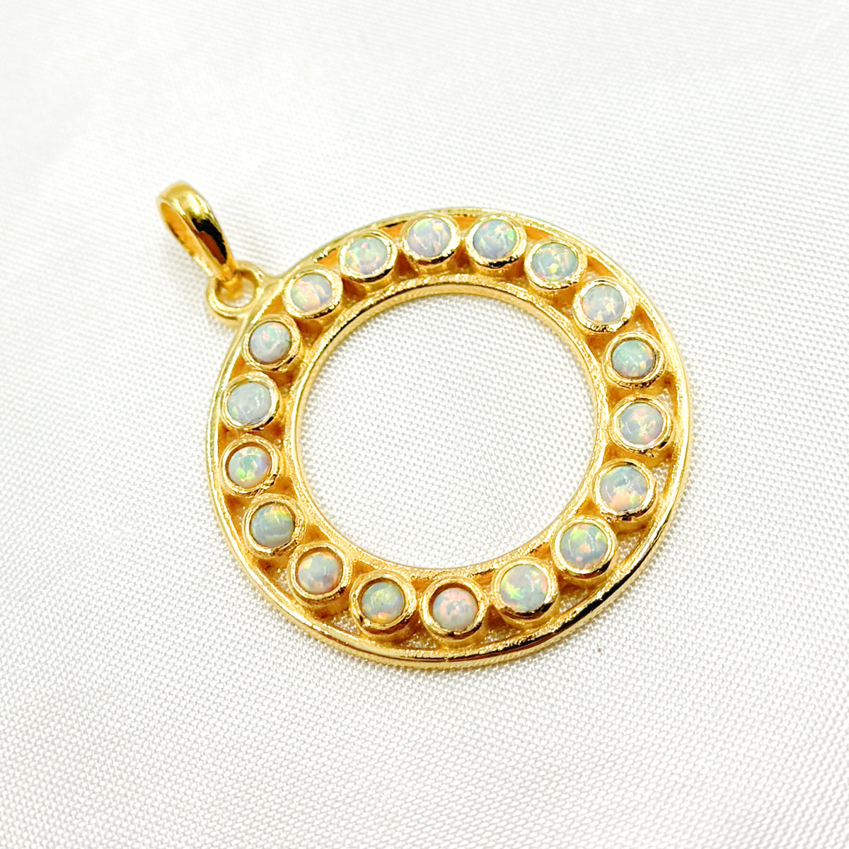 DSP040. Sterling Silver Round Pendant with Gemstone