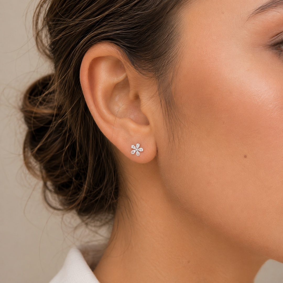 ER413387. 14K Solid Gold Diamond Flower Studs