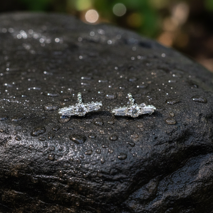 ER421062. 14K Solid Gold Diamond Bar Studs