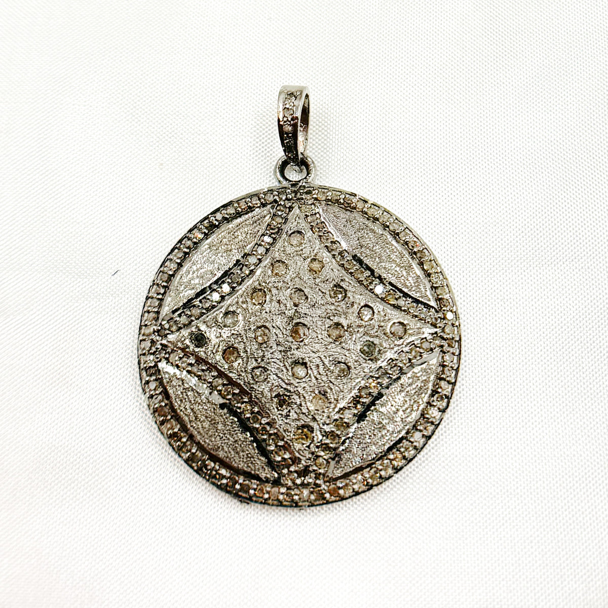 DP284. Diamond Sterling Silver Round Pendant