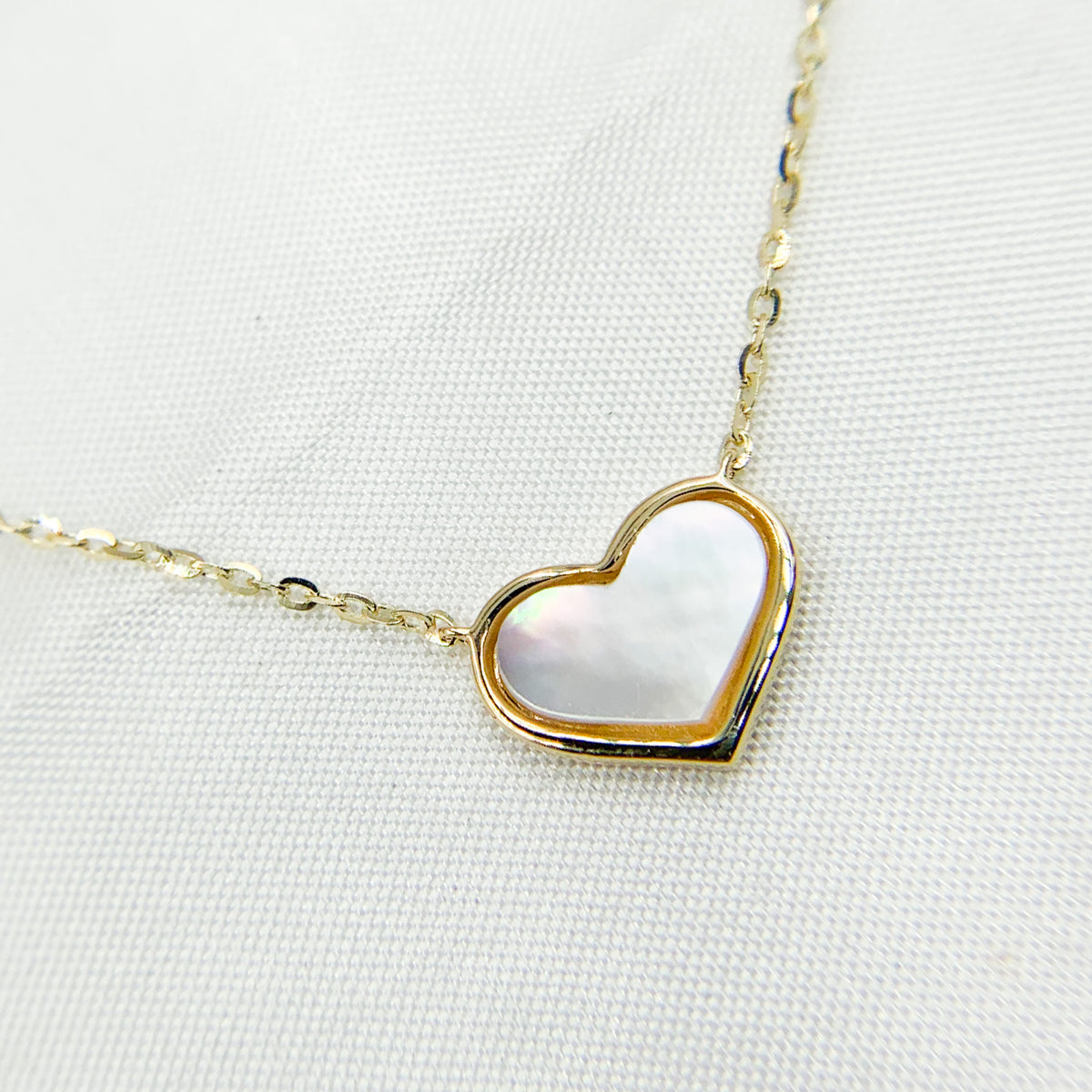 NT405812. 14K Solid Gold Mother of Pearl Heart Necklace