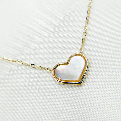 NT405812. 14K Solid Gold Mother of Pearl Heart Necklace