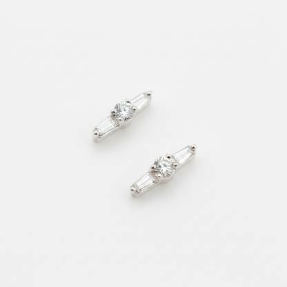 ER421062. 14K Solid Gold Diamond Bar Studs