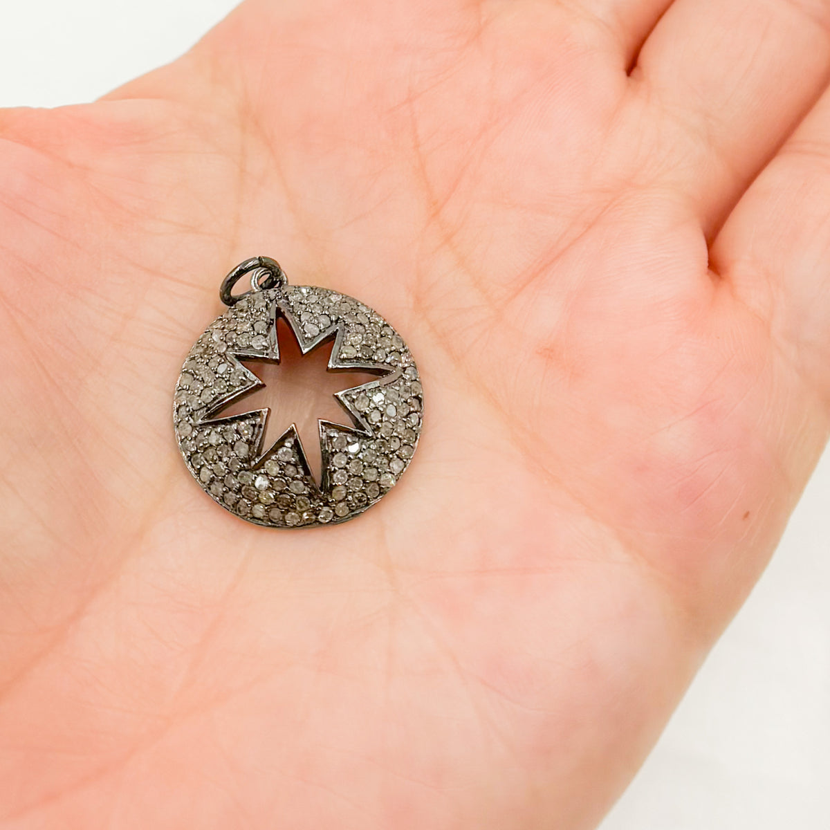 DE017. Sterling Silver Black Rhodium Diamond Round Star Pendant