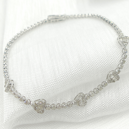 OJ7530. 14K White Gold Bracelet with Diamond Hearts