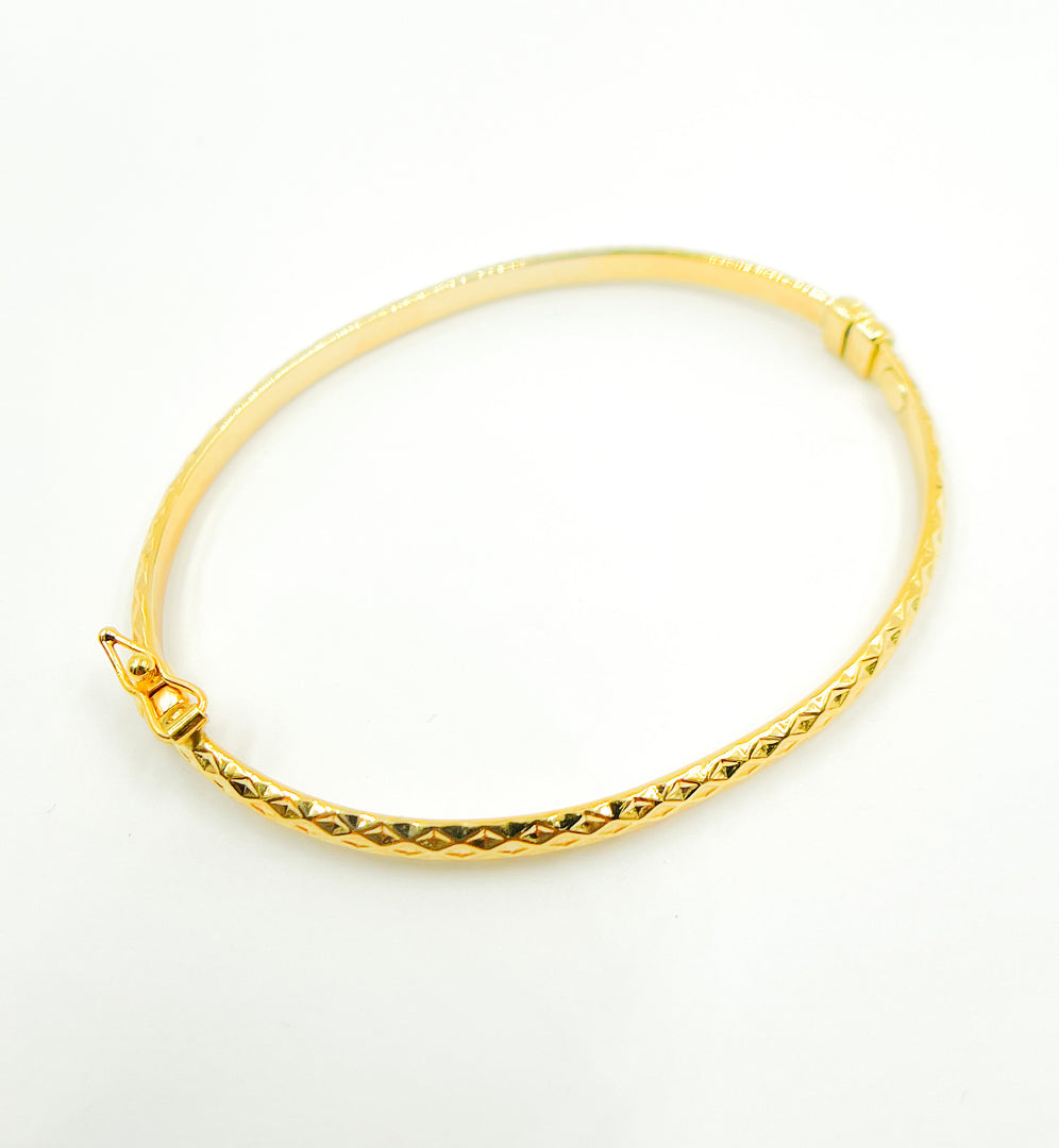 KG144. 14K Solid Gold Bangle Bracelet
