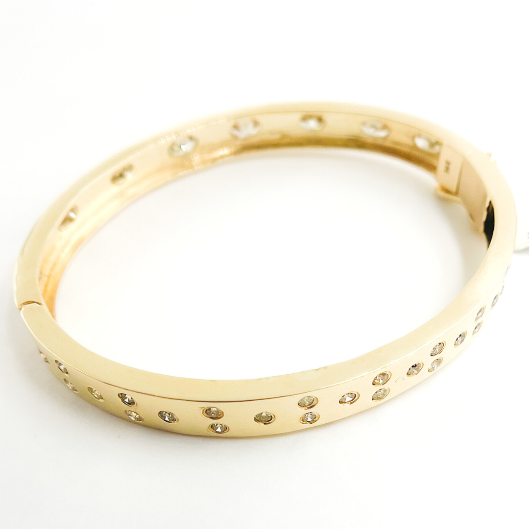 14K Solid Gold Diamonds Bangle. KG95