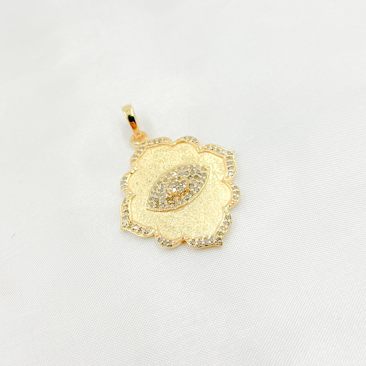 DP297. Diamond Silver Eye Flower Pendant