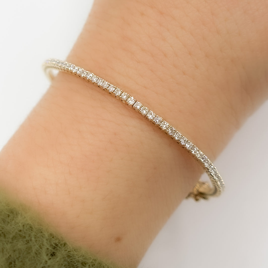 BNL68424. 14K Solid Gold Diamond Bangle