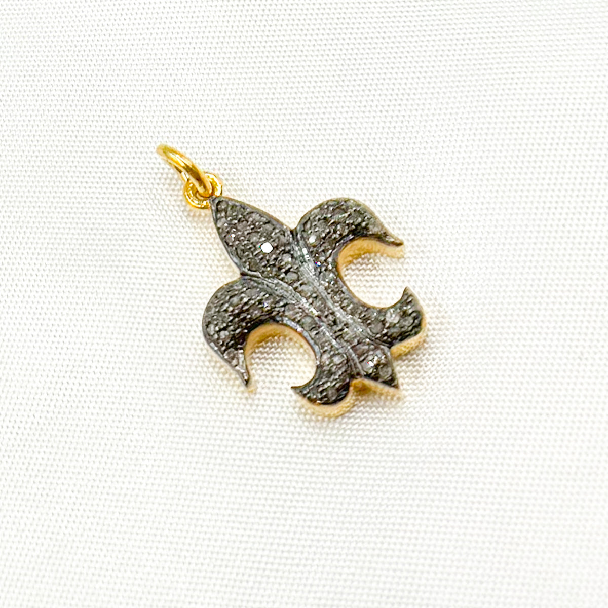 DC889. Diamond Sterling Silver Fleur De Lis Shape Pendant