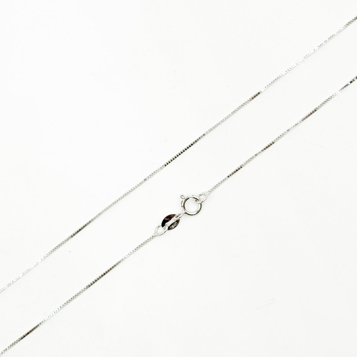 040VEDWG18K. 18K Solid White Gold Box Chain
