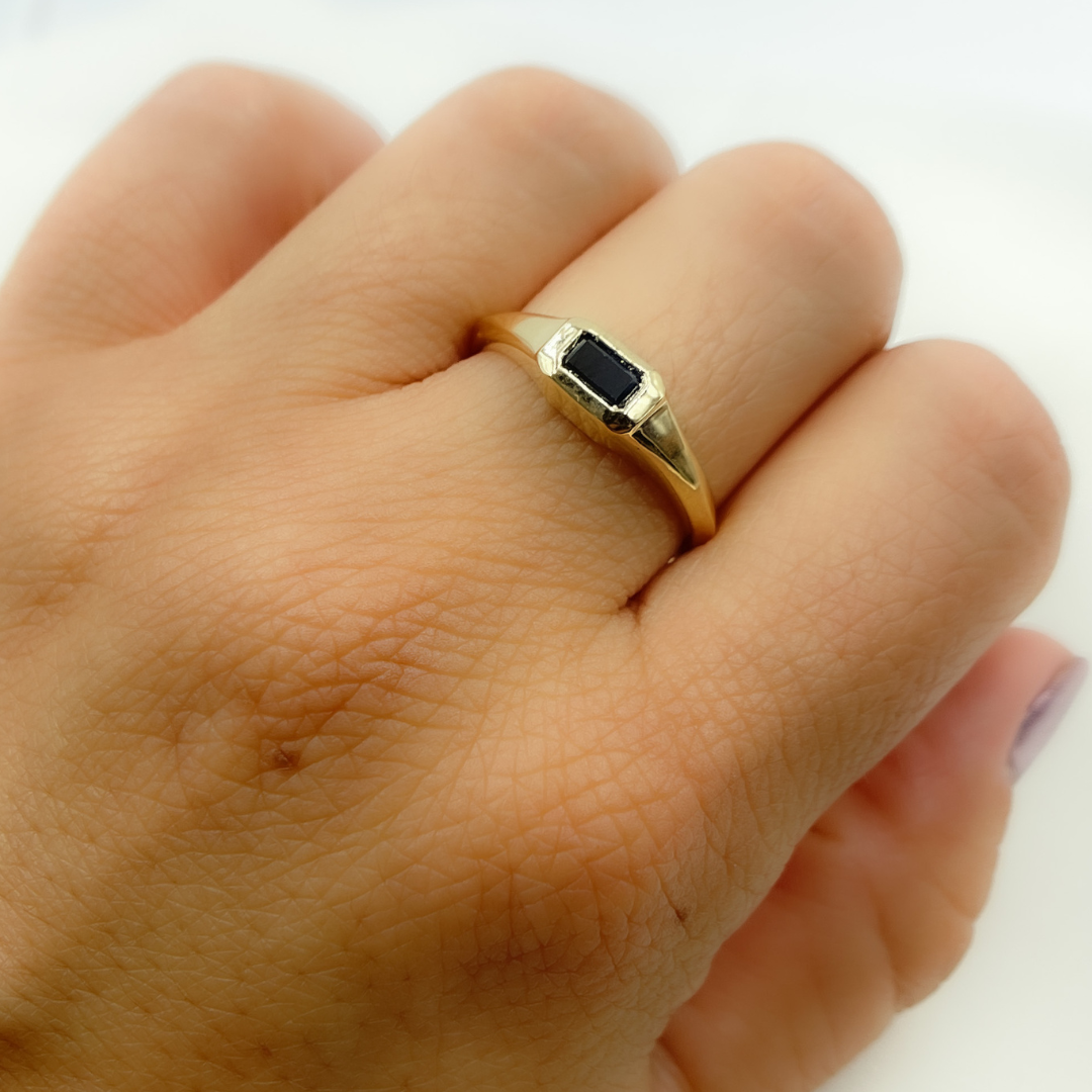 14K Solid Gold Blue Sapphire Ring. REF11478BS