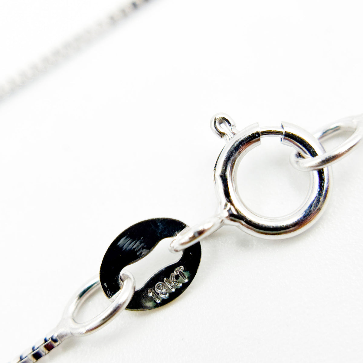 040VEDWG18K. 18K Solid White Gold Box Chain