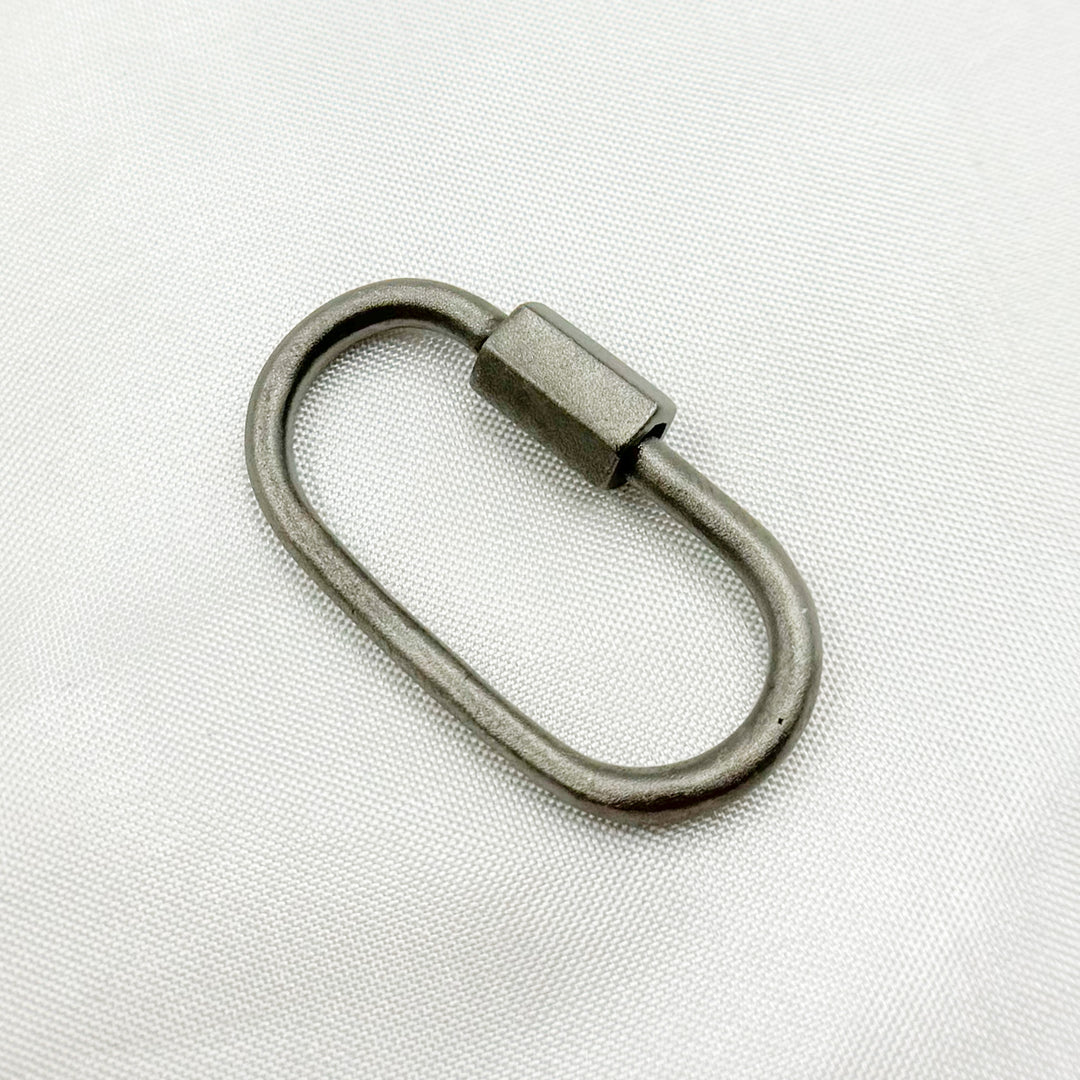 DC604M. Sterling Silver Matte Oval Screw Clasp