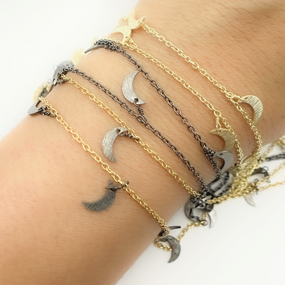 306M. Crescent Moon Shape Dangle Wire Chain