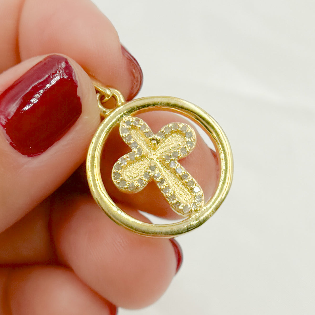 DP462. Diamond Sterling Silver Round Cross Pendant