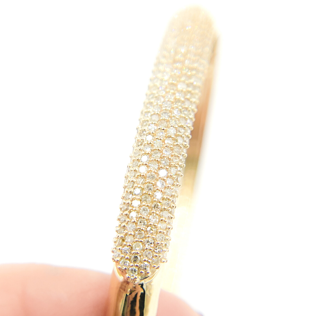 14K Solid Gold Diamonds Bangle. KG86