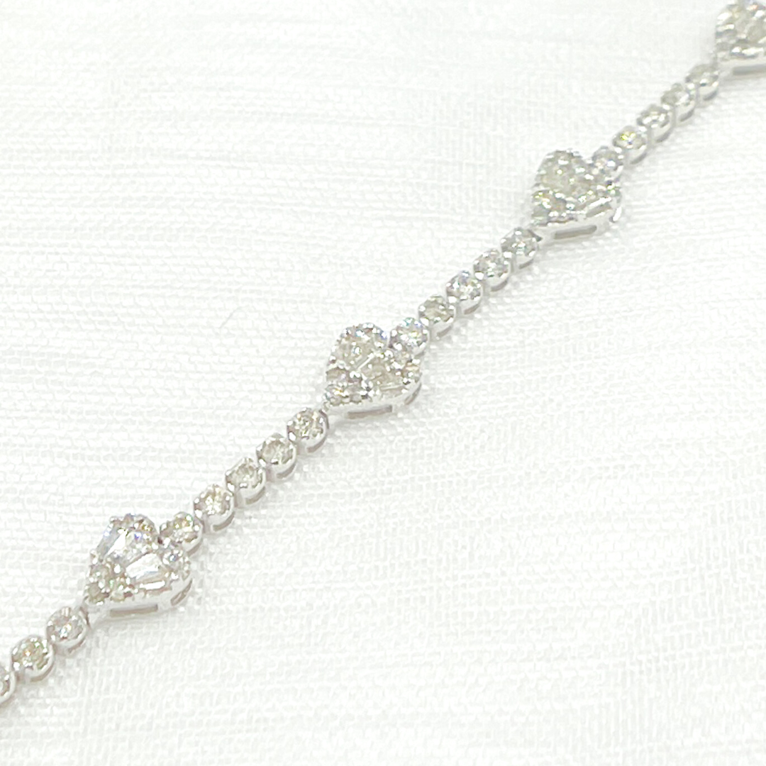 OJ7530. 14K White Gold Bracelet with Diamond Hearts