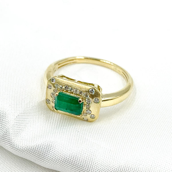 14K Solid Gold Diamond and Gemstone Ring. 