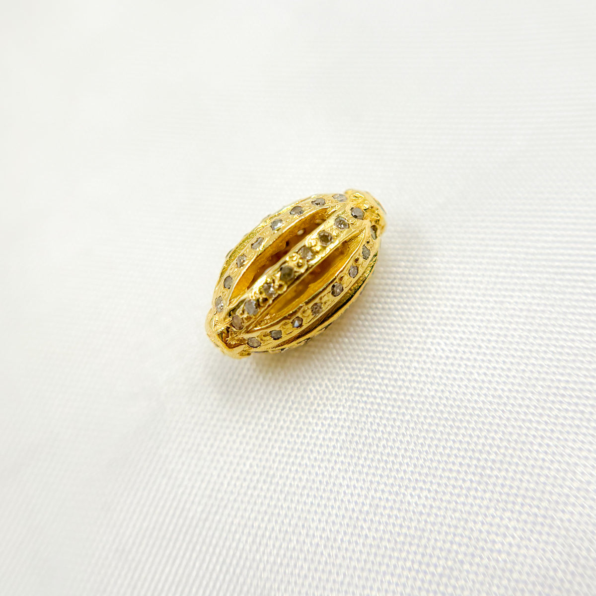 DC1007. Diamond & Sterling Silver Oval Bead