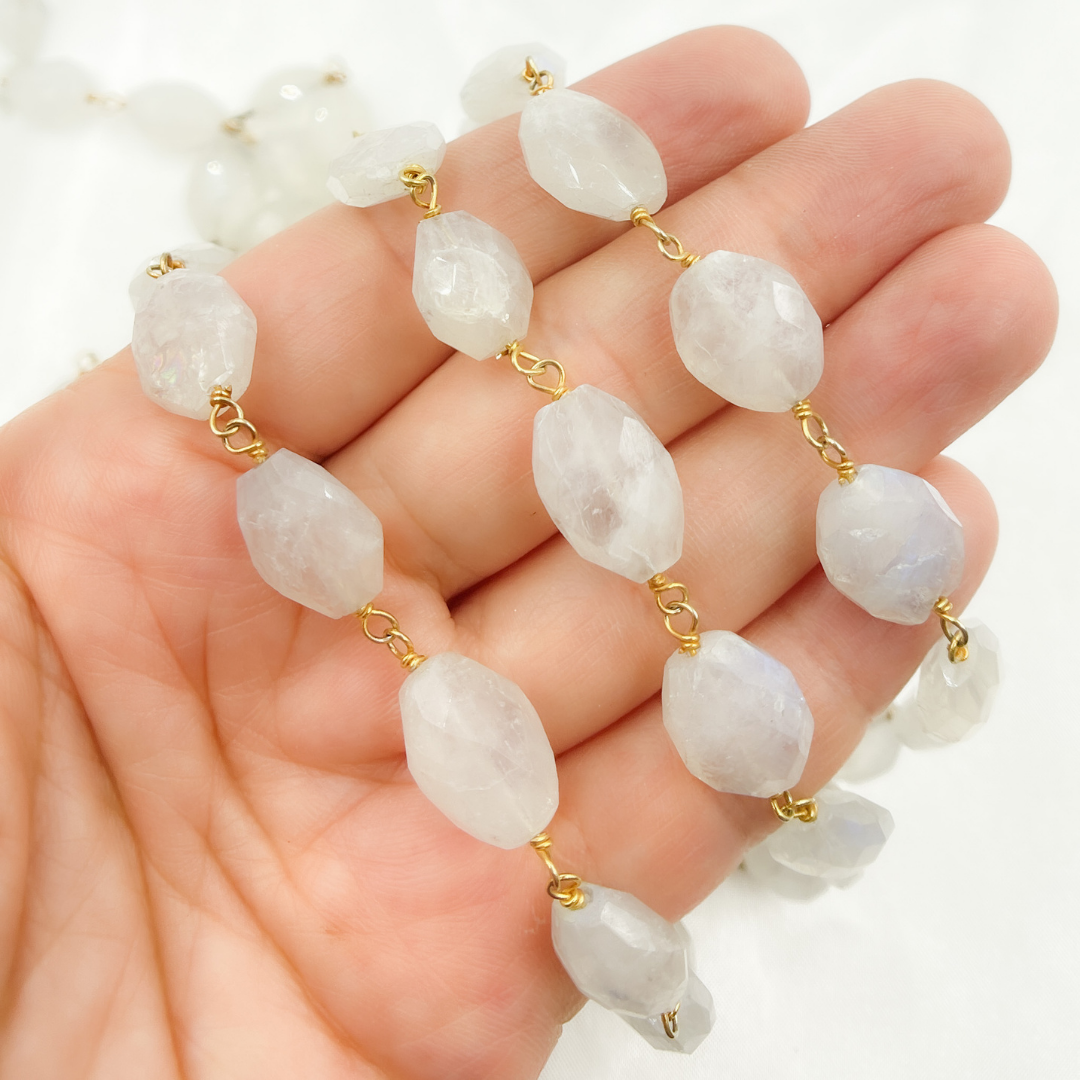 Moonstone Oval Shape Gold Plated Wire Chain. MS57