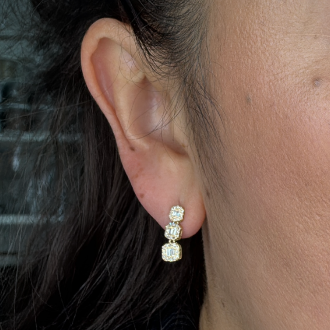 EFF52119. 14k Solid Gold Baguette Diamond Dangle Earrings