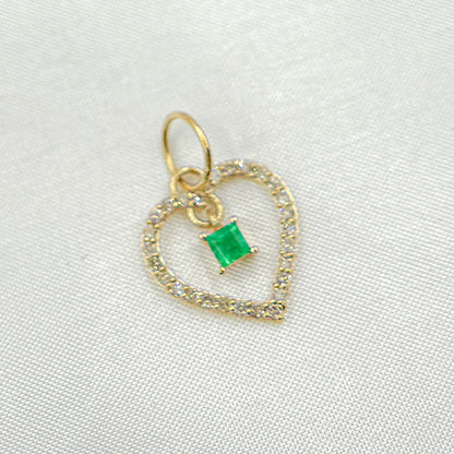 14k Solid Gold Diamond and Emerald Heart Charm. GDP621
