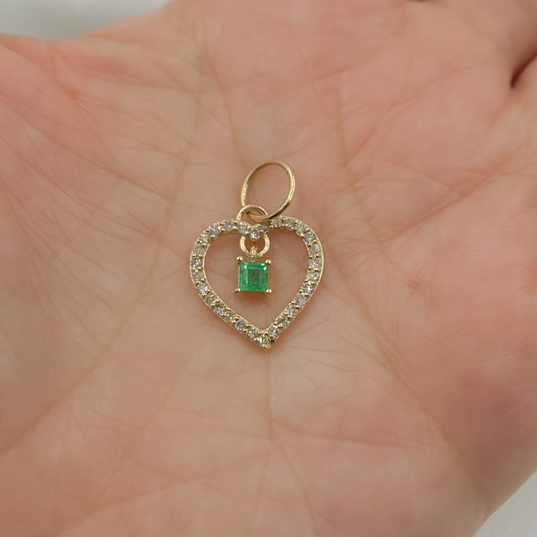 14k Solid Gold Diamond and Emerald Heart Charm. GDP621