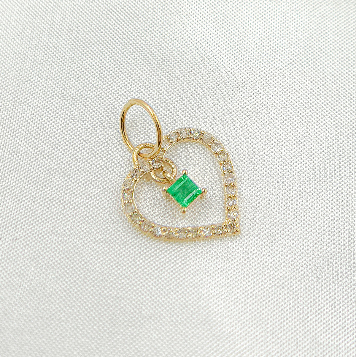 14k Solid Gold Diamond and Emerald Heart Charm. GDP621